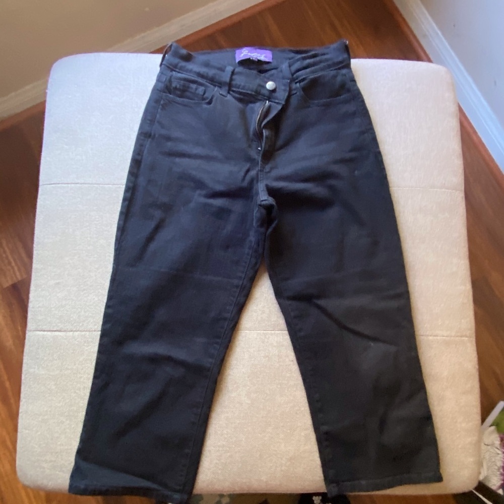 NYDJ black Bling back pocket Capri jeans - Picture 5 of 5